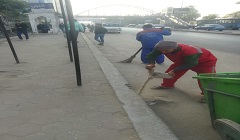 تكثيف حملات النظافة ورفع القمامة من شوارع الحي