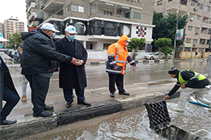 محافظ القاهرة يتابع رفع تراكمات مياه الأمطار بأحياء المنطقة الشرقية