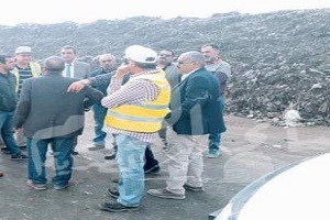 زيارة مفاجئة لأحد المصانع المتسببه فى انبعاث الروائح الكريهة