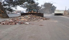 حملات لرفع تراكمات الأتربه والمخلفات وتجمعات القمامة بشوارع الحي