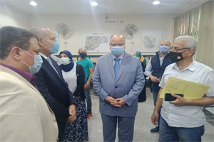 محافظ القاهرة يتفقد سير عمل منظومة تراخيص البناء بمصر الجديدة