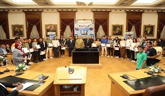 محافظ القاهرة يكرم 61 طالب من المتفوقين بمراحل التعليم المختلفة 