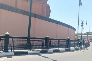 صيانة ودهان أسوار المتحف المصري