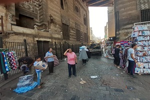 حملة لرفع الإشغالات بشوارع الحي