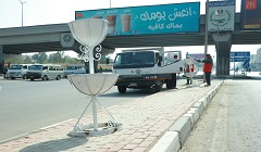 شارع الطيران بطريق النصر يتزين ... بتركيب الفازات الديكورية 