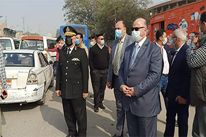 جولة مفاجئة لمحافظ القاهرة لموقف السيدة عائشة لمتابعة الإجراءات الإحترازية