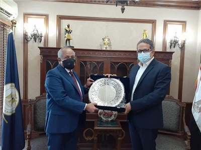 العناني يبحث مع وزير الإعلام الأردني دعم التعاون السياحي