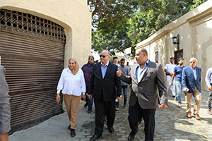 محافظ القاهرة يتفقد أعمال تطوير شارع الأشرف بحي الخليفة