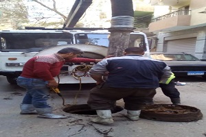 متابعة اعمال الصرف الصحي بالحي 