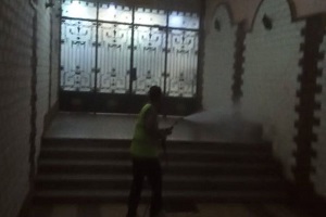 حملة مكبرة لتطهير وتعقيم عمارات الفاروقية بحي النزهة