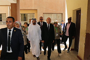 محافظ القاهرة يتفقد سير العملية الانتخابية بمدرسة تحيا مصر١ بالأسمرات