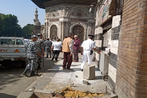 رئيس حي الخليفة يقود حملة لإزالة الإشغالات بميدان السيدة عائشة