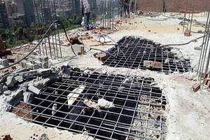 إزالة مخالفات مباني أعلى أسطح العقارات في حي مصر القديمة