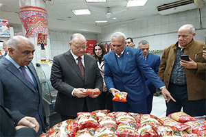 محافظ القاهرة يتفقد المجمعات الإستهلاكية بالمنطقة الغربية