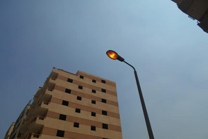 الصيانة الدورية لاعمدة الانارة بالحي