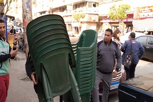 حملة على مقاهي الحي لرفع الإشغالات