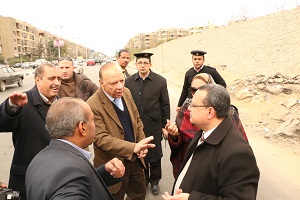 محافظ القاهرة سرعة الإنتهاء من نفق زهراء المعادي ويتفقد قافلة تموينية بصقر قريش