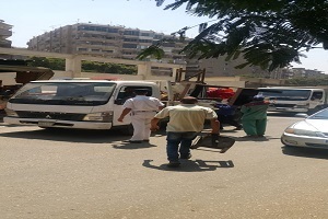 حمله لإزالة اشغالات المحال التجاريه المتعديه على الطريق العام