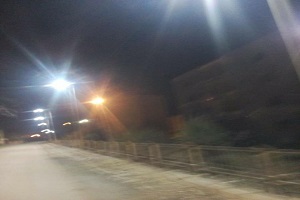 تركيب كشافات إضاءة "ليد" بالطريق الدائرى بحي التبين