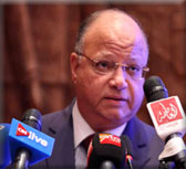 محافظ القاهرة يتفقد موقع كسر الماسورة