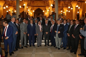 محافظة القاهرة تكرم محافظها السابق ونوابه