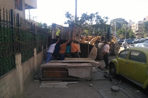 حملة مكبرة لإزالة عدد (٧٥) منزل وعشة بدون ترخيص بحي النزهة