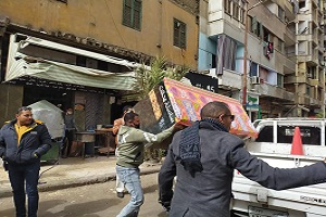 تكثيف حملات لرفع المخلفات والاشغالات بشوارع الحي