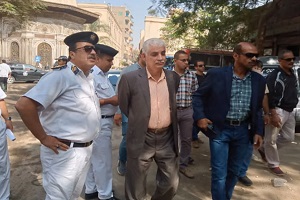 حي الخليفة يشن حملة مكبرة لإزالة الاشغالات ويصادر السيارات المتهالكه بالشوارع