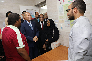 محافظ القاهرة يتفقد القافله الطبية الشاملة للكشف على ذوى الهمم