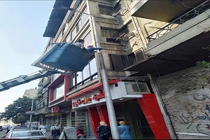 إحلال وتجديد  الكشافات الصوديوم الي الليد 