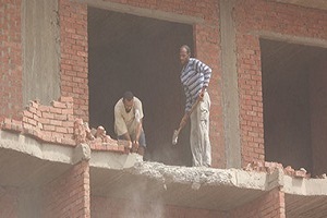 إزالة عقار مخالف بالتعدي على املاك هيئة الاوقاف المصرية بحي المطرية