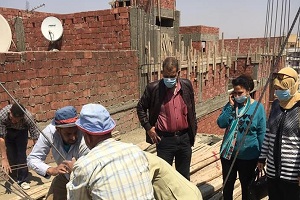 أعمال إزالة لشدة خشبية بعقار بشارع بديع بحي روض الفرج