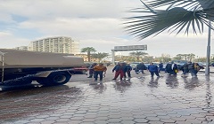 حملة نظافة وتجميل وغسل الارصفة بشارع كورنيش النيل