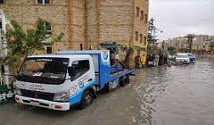 إزالة تجمعات الأمطــــار من المحاور والشوارع الرئيسية بالحي