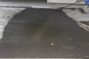 تنفيذ أعمال رصف الطرق ليلًا منعًا للتكدس المروري بحي المعادي