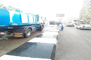 تجريد وغسل الأرصفة بشارع رمسيس