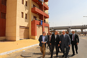 محافظ القاهرة يتفقد كمبوند الخيالة بديل المناطق العشوائية