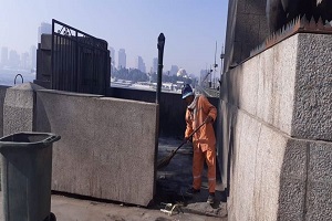 نظافة مخارج وأسفل كوبري قصر النيل