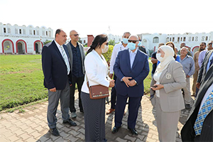 محافظ القاهرة يتفقد الأعمال الجارية لتطوير قرية الفواخير بمنطقة الفسطاط