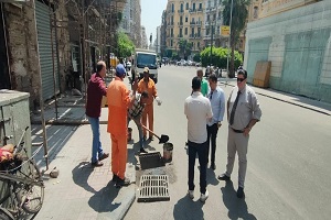 تطهير بالوعات الأمطار بالحي