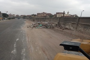 متابعة أعمال النظافة ورفع المخلفات الحي