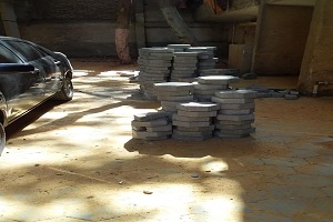 أعمال رصف وتركيب بلاط انترلوك ببعض شوارع حي دار السلام