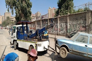 حملات لرفع سيارات المتهالكة أو بدون لوحات في حي دار السلام