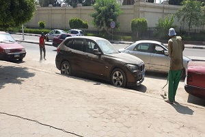 متابعة أعمال النظافة اليومية بالحي