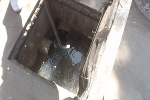 مرور مفاجىء على بالوعات الامطار