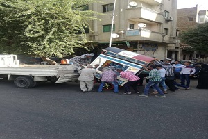 حملة لرفع المخلفات والإشغالات والباعه الجائلين بحي 15 مايو