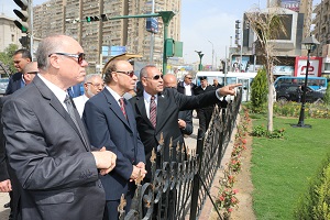 محافظ القاهرة يفتتح منفذي شراء القمامة من المواطنين