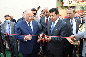 وزير الشباب والرياضة ومحافظ القاهرة يفتتحان حمام سباحة وقاعة لياقة بمركز شباب المعادي