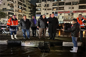 محافظ القاهرة يشرف على جهود الأجهزة التنفيذية لرفع تراكمات الأمطار