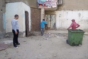 رفع مخلفات القمامة ببعض شوارع حي السلام اول 